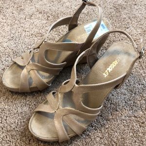 AEROSOLES SIZE 7 WEDGES NEVER WORN